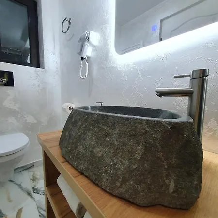Hanul Doftana Penzion Trăisteni